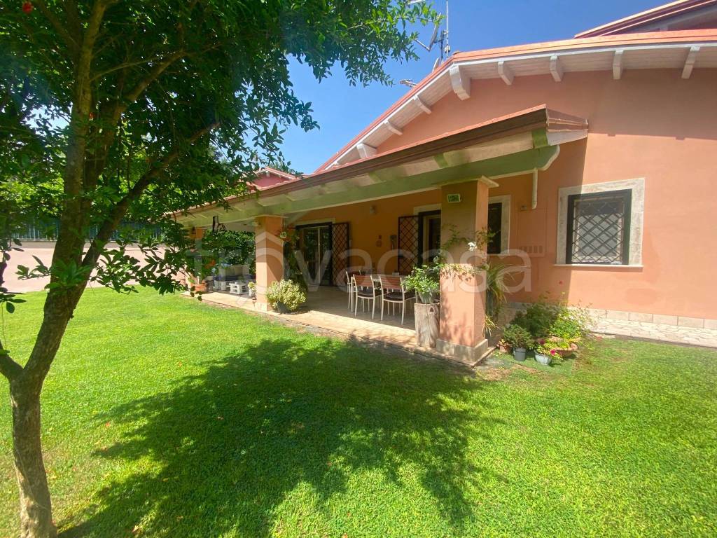 Villa in vendita a Riano via del Ciclamino, 35