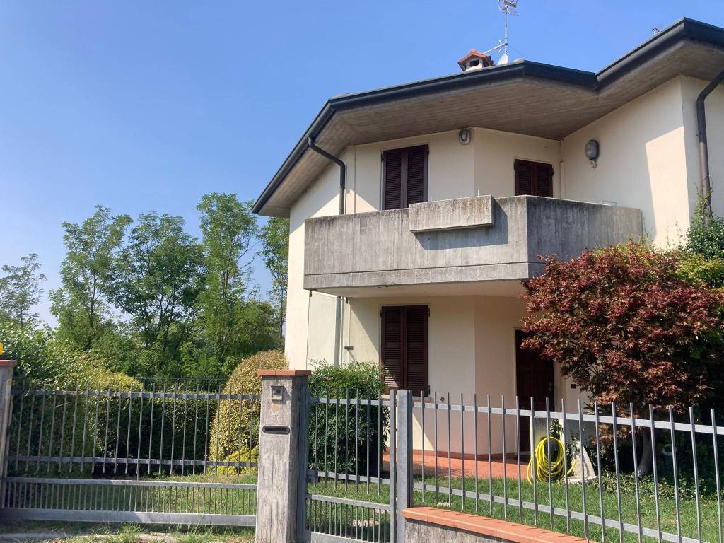 Villa in vendita a Capriano del Colle piazza Giuseppe Mazzini