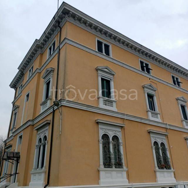 Magazzino in in affitto da privato a Milano via Romualdo Bonfadini, 130