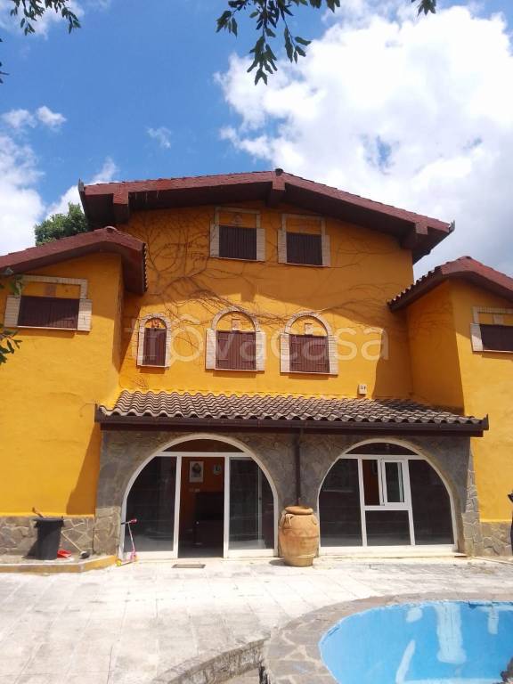 Villa in vendita a Nerola via Salaria Vecchia, 47