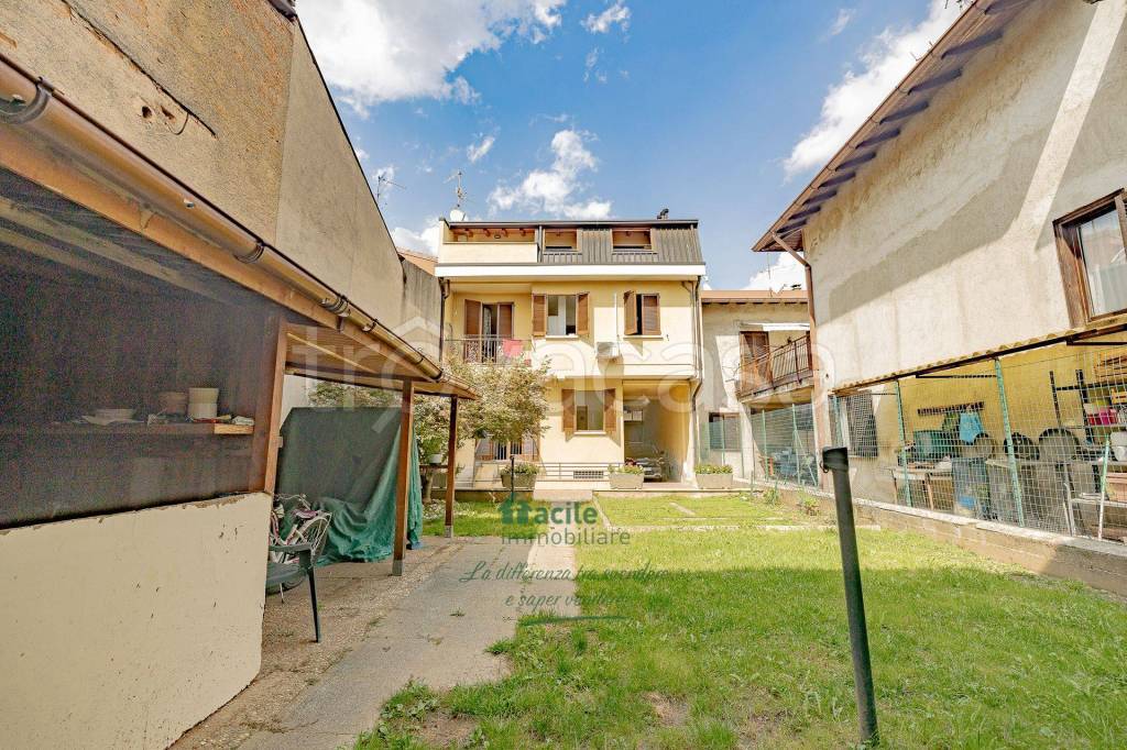 Casa Indipendente in vendita a Cabiate via g. Matteotti, 54, 22060 Cabiate co, Italia