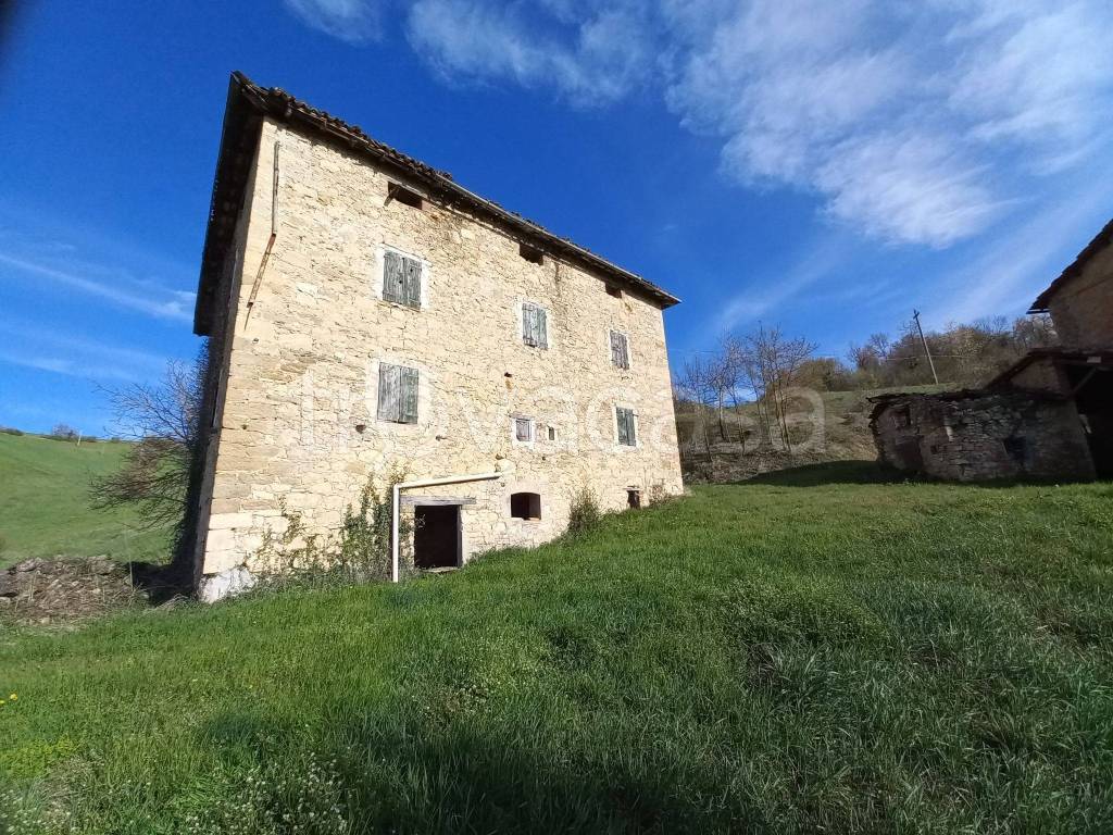 Intero Stabile in in vendita da privato a Castelnovo ne' Monti via Mulino Zannoni, 12