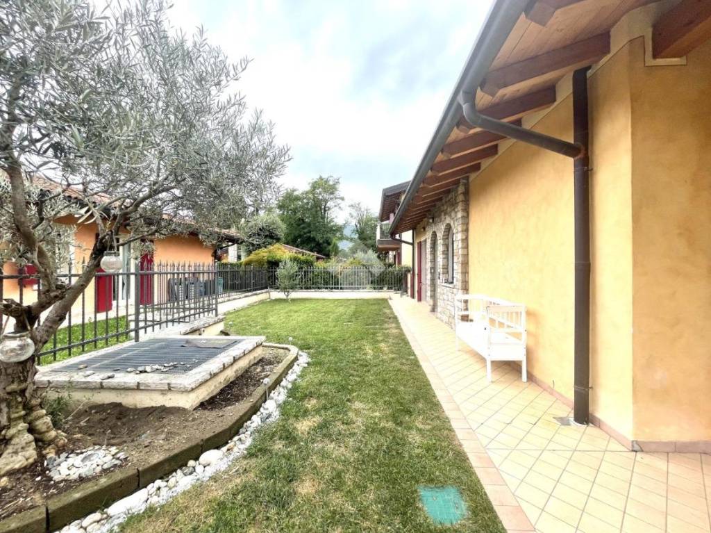 Villa Bifamiliare in vendita a Concesio via Vittorio Bachelet