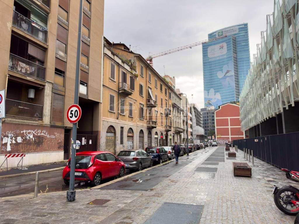 Appartamento in vendita a Milano via federico confalonieri 21
