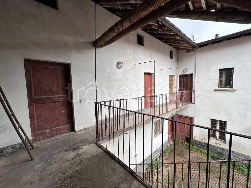 Casa Indipendente in vendita a Vedano Olona via Pirovano Visconti