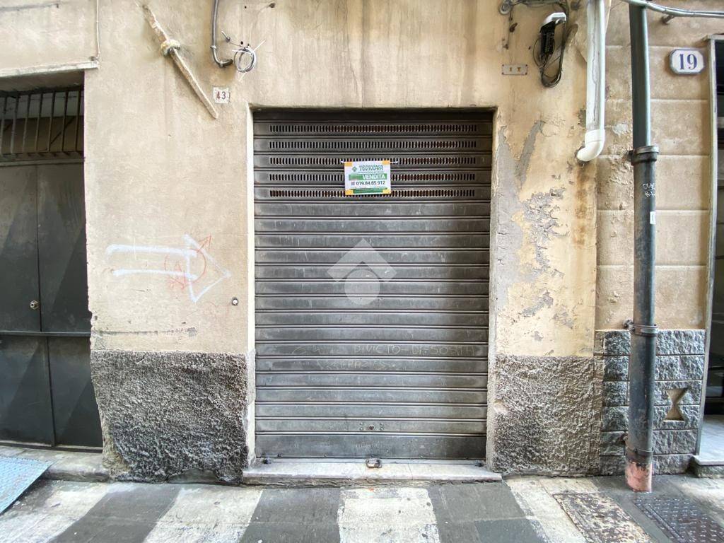 Magazzino in vendita a Savona locale commerciale Via Untoria, 34