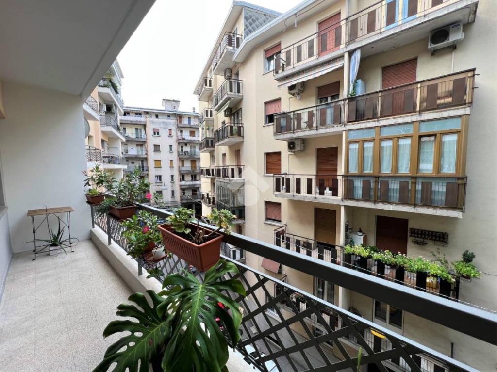 Appartamento in vendita a Trieste via Lippi, 4