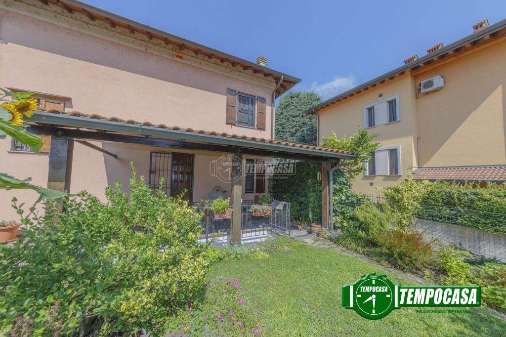 Villa Bifamiliare in vendita a Siziano via Santa Teresa