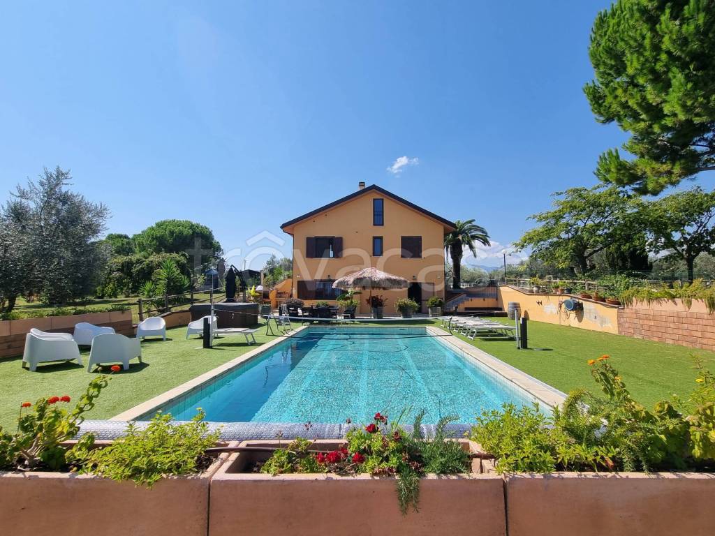 Villa Bifamiliare in vendita a Loreto Aprutino contrada Sablanico