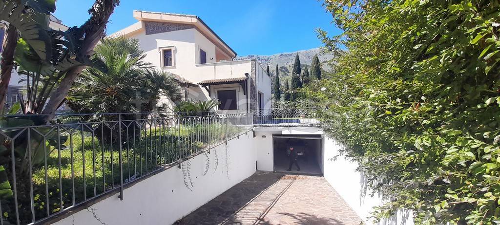 Villa in vendita a Carini via Angelo Morello, 52