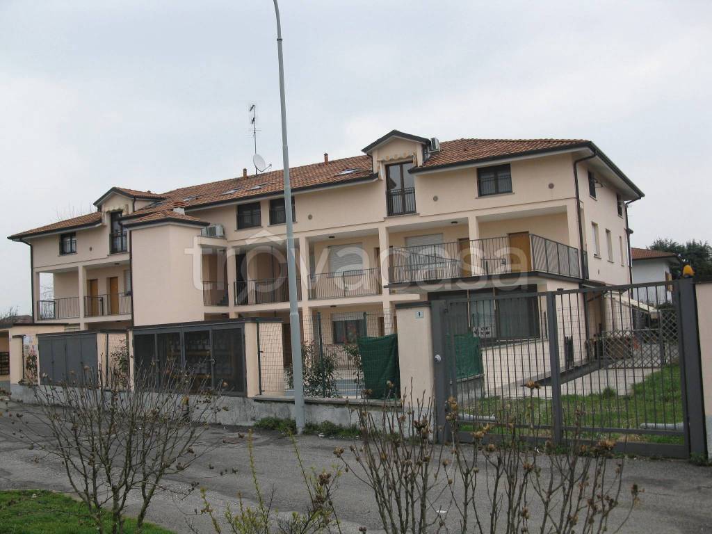 Appartamento in affitto a Rosate via Alcide De Gasperi, 7