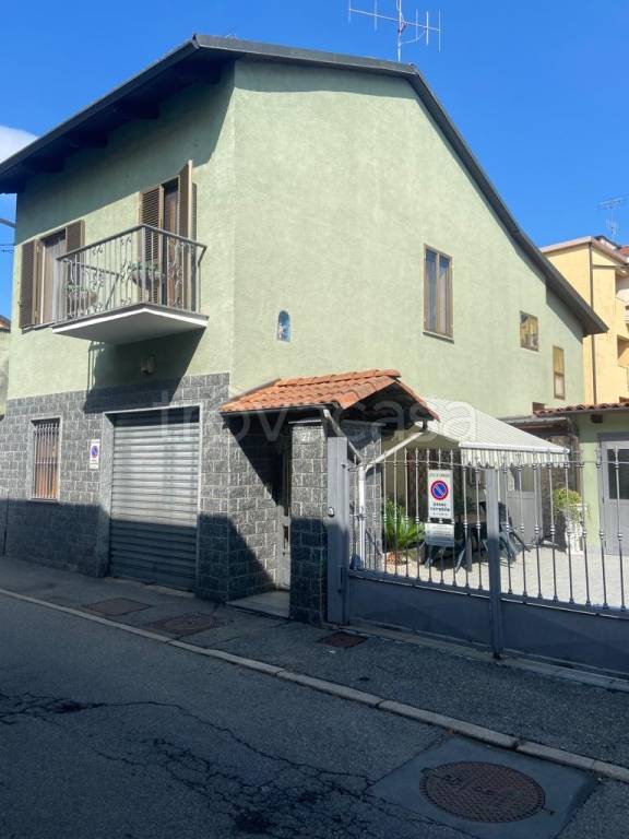 Villa in vendita a Chivasso via Benedetto Cairoli, 27