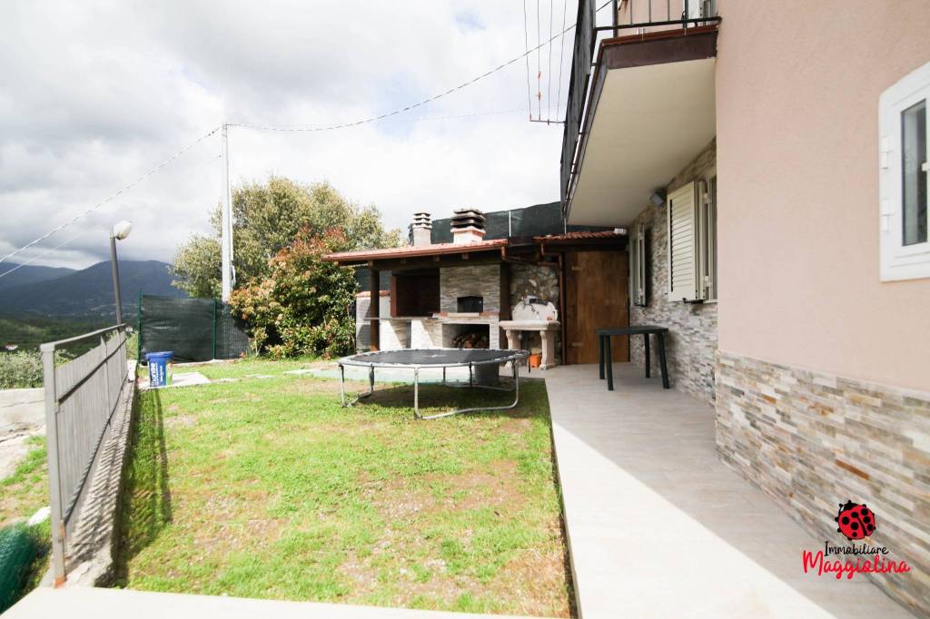 Villa in vendita a Beverino località Canevolivo