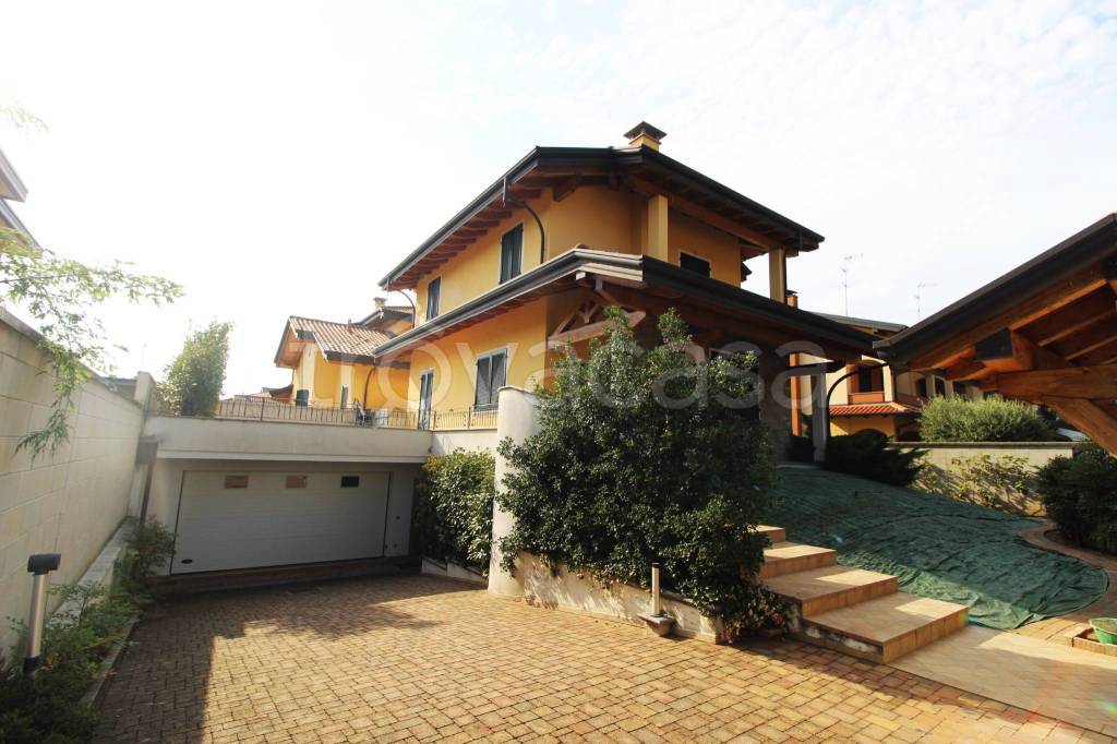 Villa in vendita a Marnate via Roma, 11