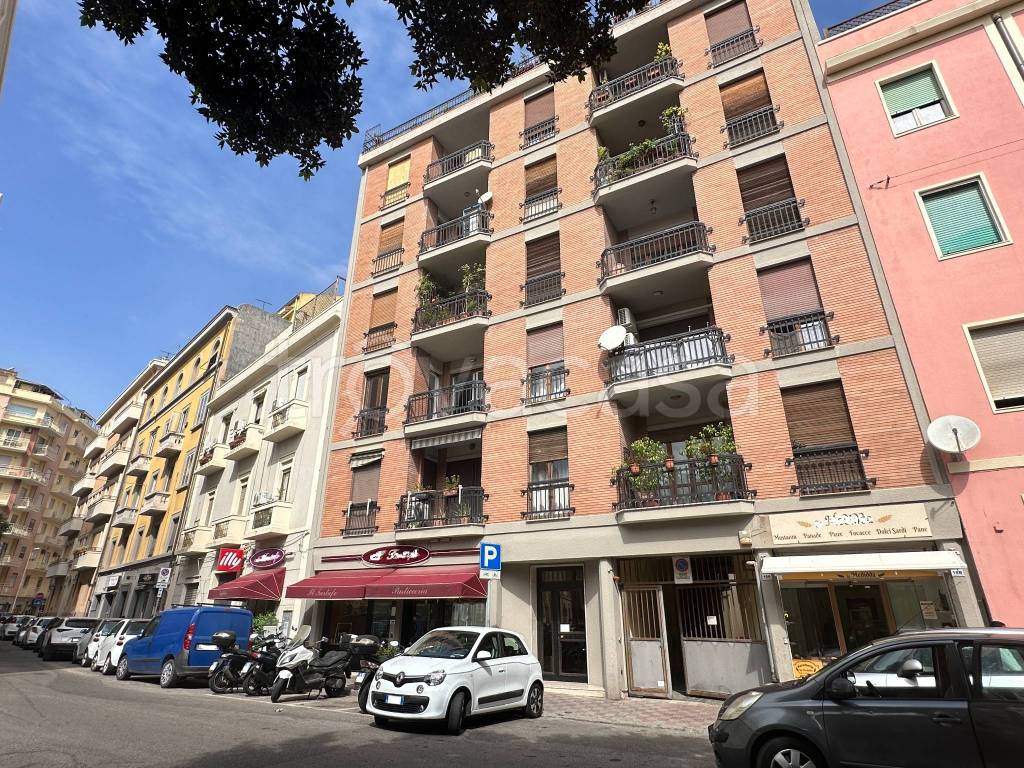 Negozio in vendita a Cagliari via Gaetano Donizetti
