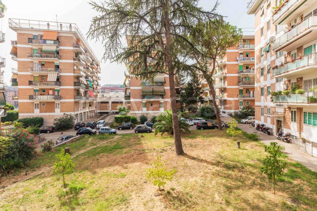 Appartamento in vendita a Roma viale di Valle Aurelia