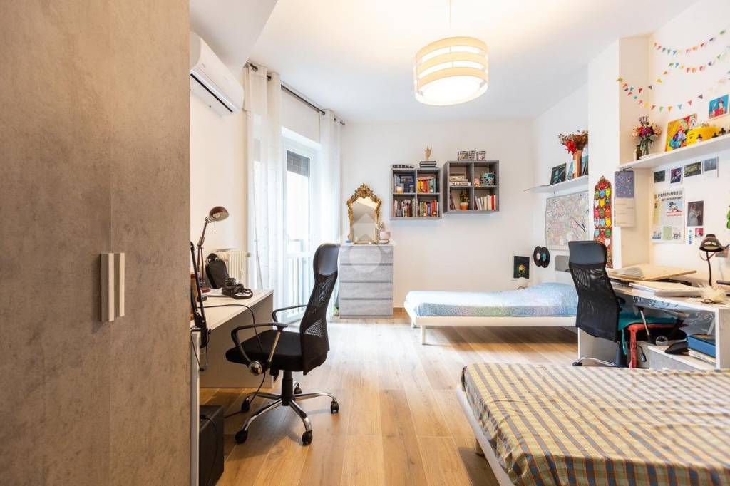 Appartamento in vendita a Milano via Andrea Costa, 33