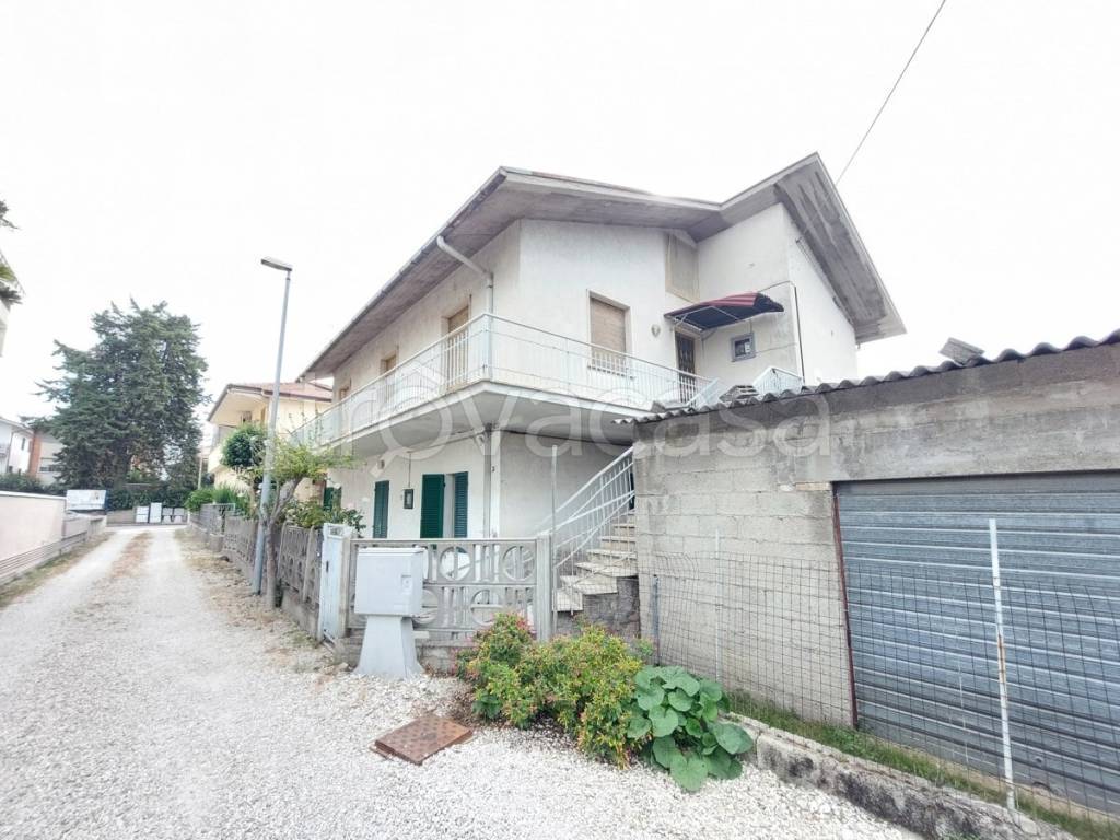 Villa Bifamiliare in vendita a Tortoreto via Alcide De Gasperi, 10
