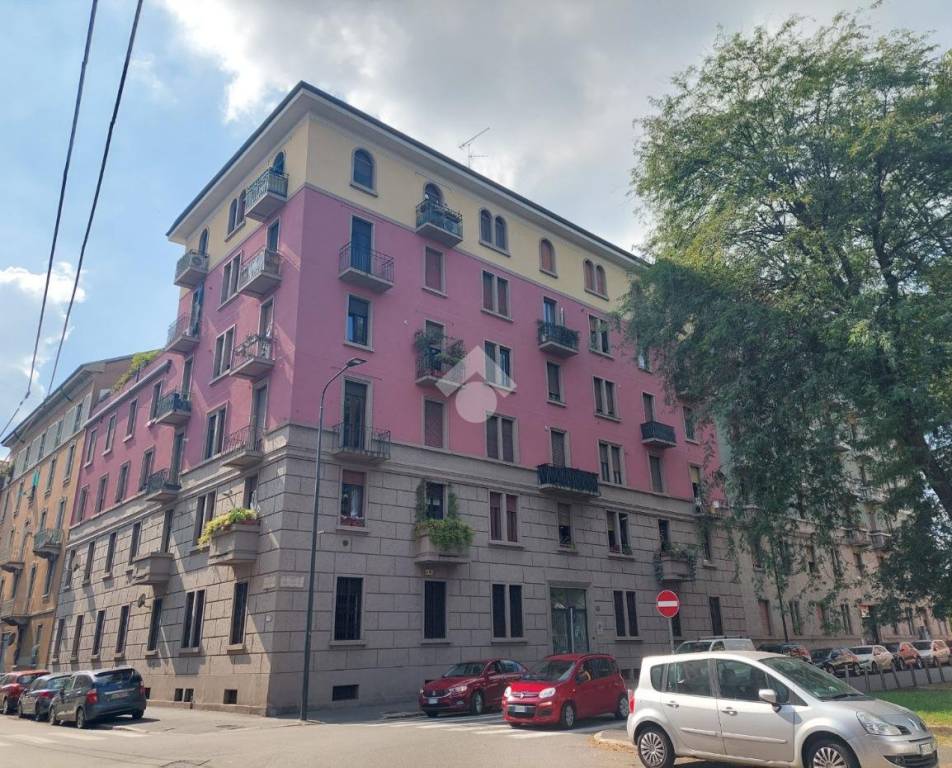 Magazzino in vendita a Milano piazza Pompeo Castelli, 1