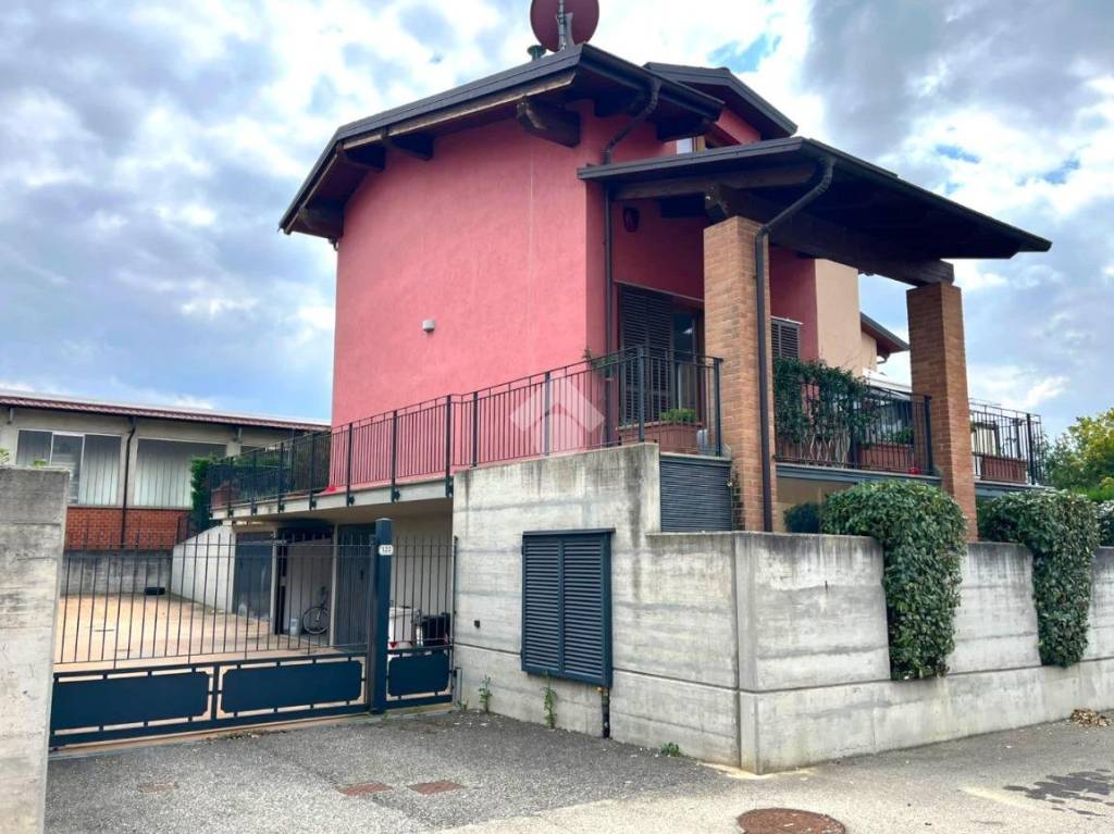 Villa Bifamiliare in vendita a Poirino via thaon di revel, 125