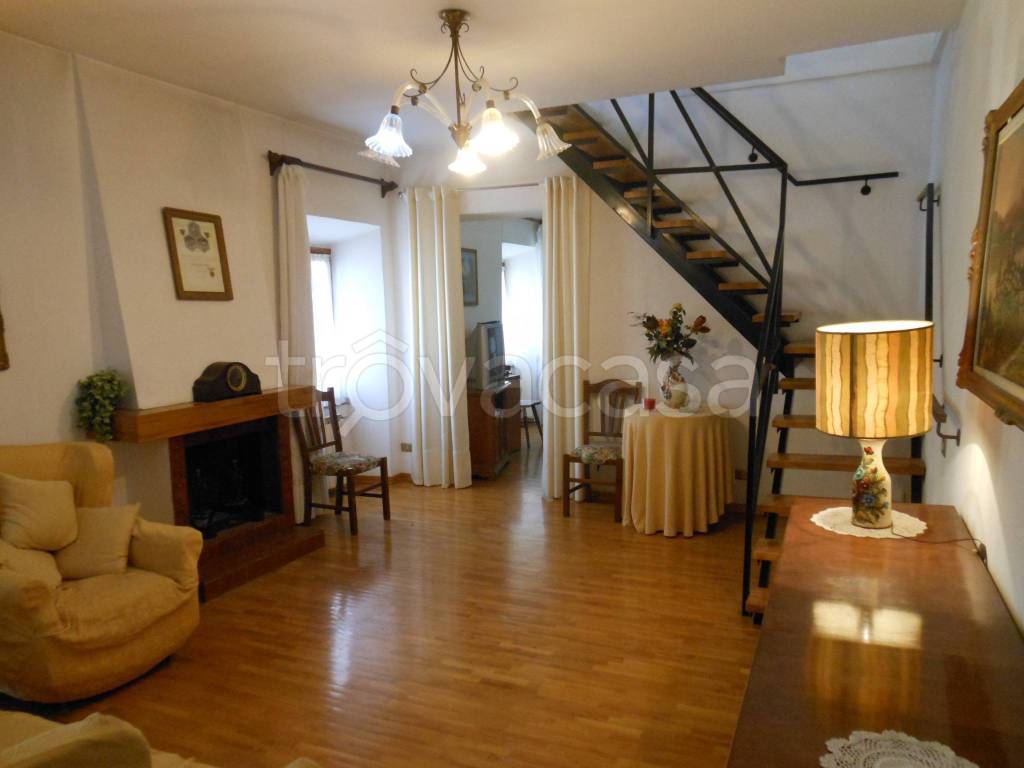 Appartamento in vendita a Rignano Flaminio via Giuseppe Garibaldi, 14