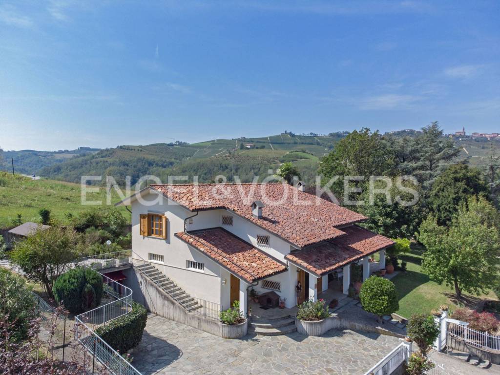 Villa in vendita a Rodello via Montà, 60