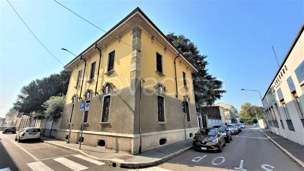 Villa in vendita a Legnano via Resegone, 4