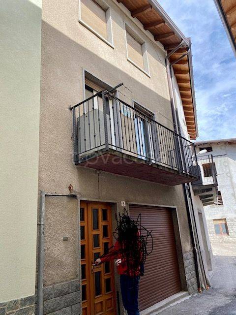 Villa in in vendita da privato a Vezza d'Oglio via Dong. B. Occhi, 5