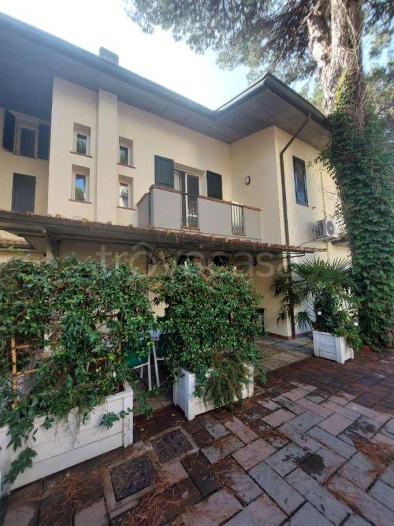 Villa a Schiera in vendita a Cervia viale Damiano Chiesa