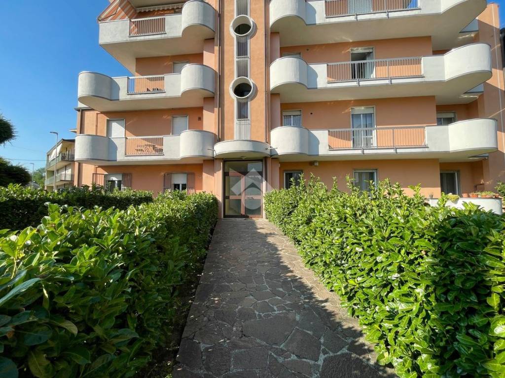 Appartamento in vendita a Terno d'Isola piazza sette martiri, 15