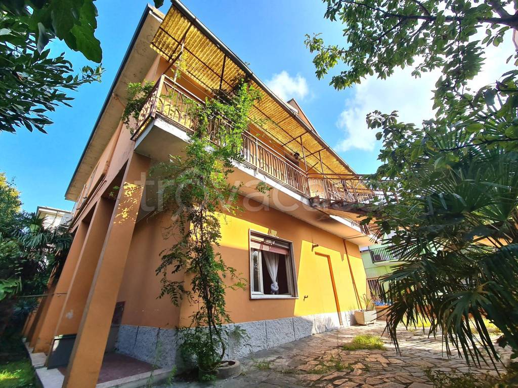 Villa in vendita a Canegrate via Giuseppe Verdi, 19