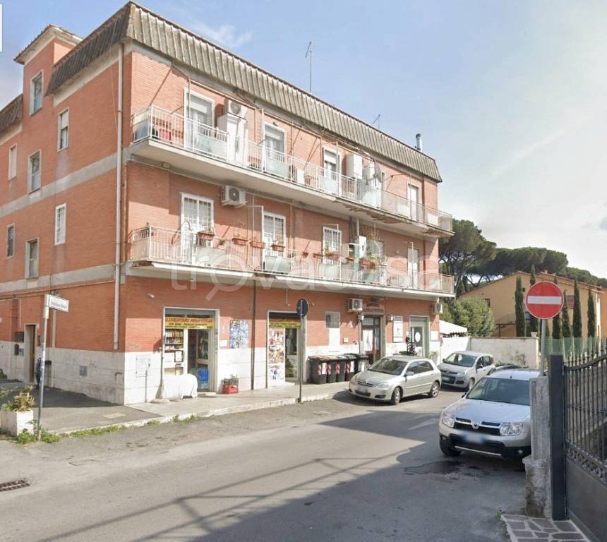 Appartamento in vendita a Roma via Bonfiglio da Cesena, 4