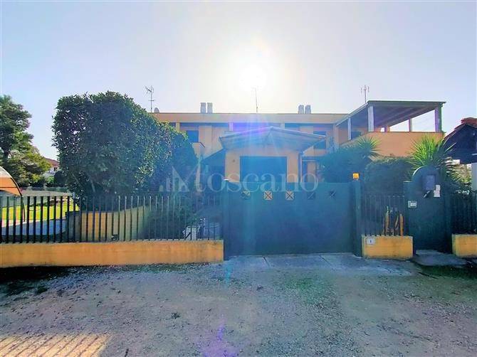 Villa Bifamiliare in vendita a Sabaudia via Ferdinando Magellano