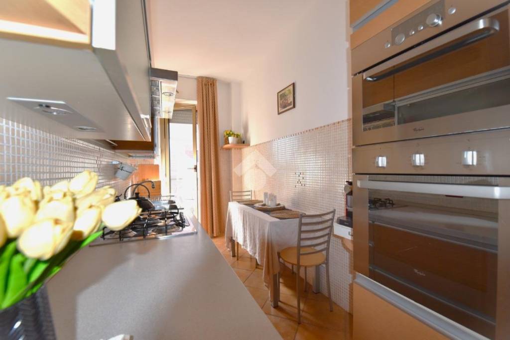 Appartamento in vendita a Milano viale Ungheria, 26