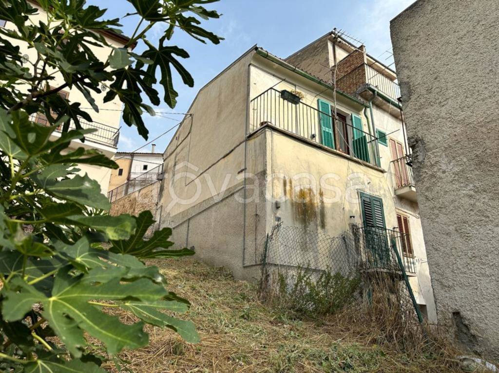 Casa Indipendente in vendita a Bussi sul Tirino via Stoviglieri, 20