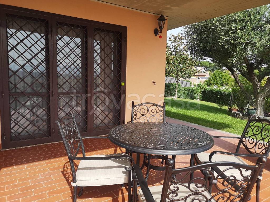Villa Bifamiliare in vendita a Guidonia Montecelio via Nettuno