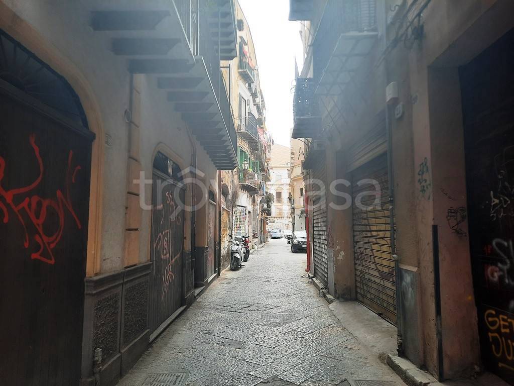 Negozio in vendita a Palermo via Materassai, 15