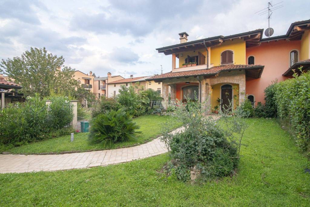 Villa Bifamiliare in vendita a Castel Rozzone via Papa Pio XII 4