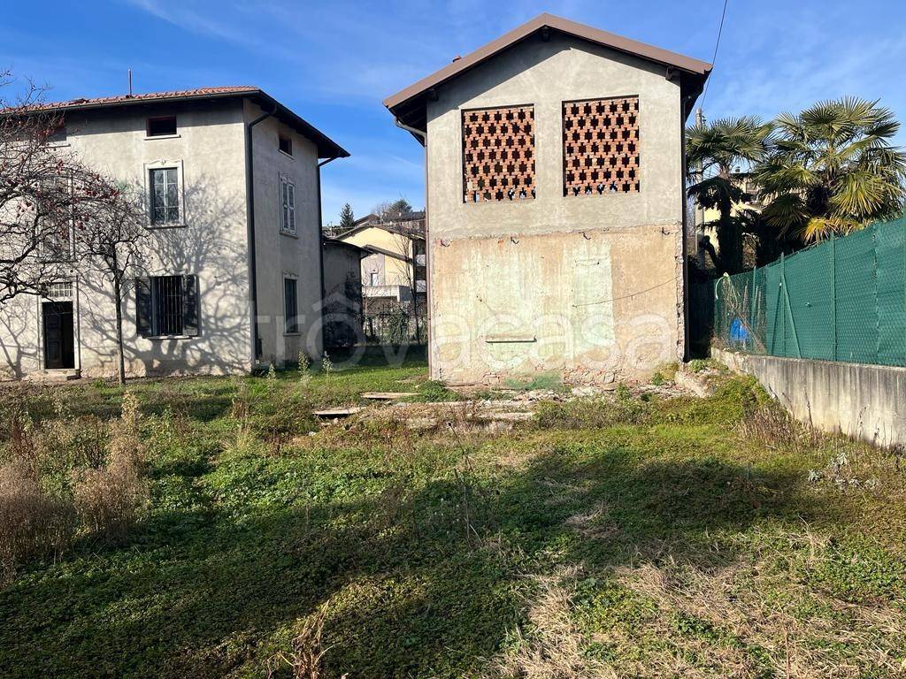 Villa Bifamiliare in in vendita da privato a Lurago d'Erba via Roma