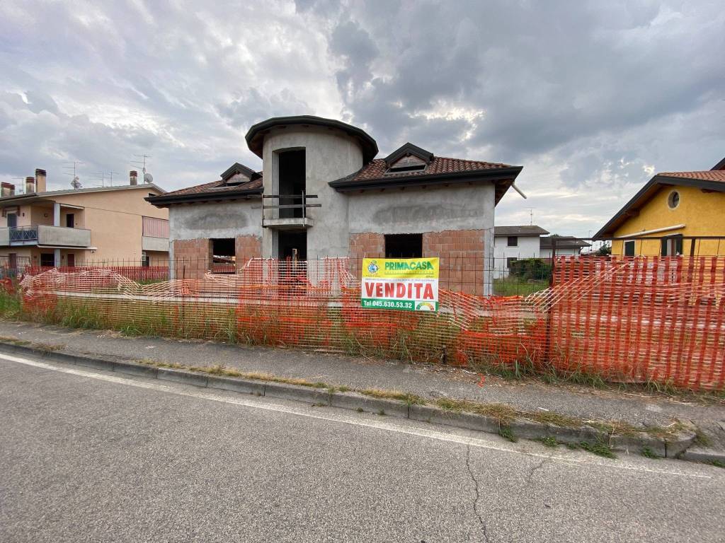 Villa in vendita a Villafranca di Verona via Monsignor Comboni