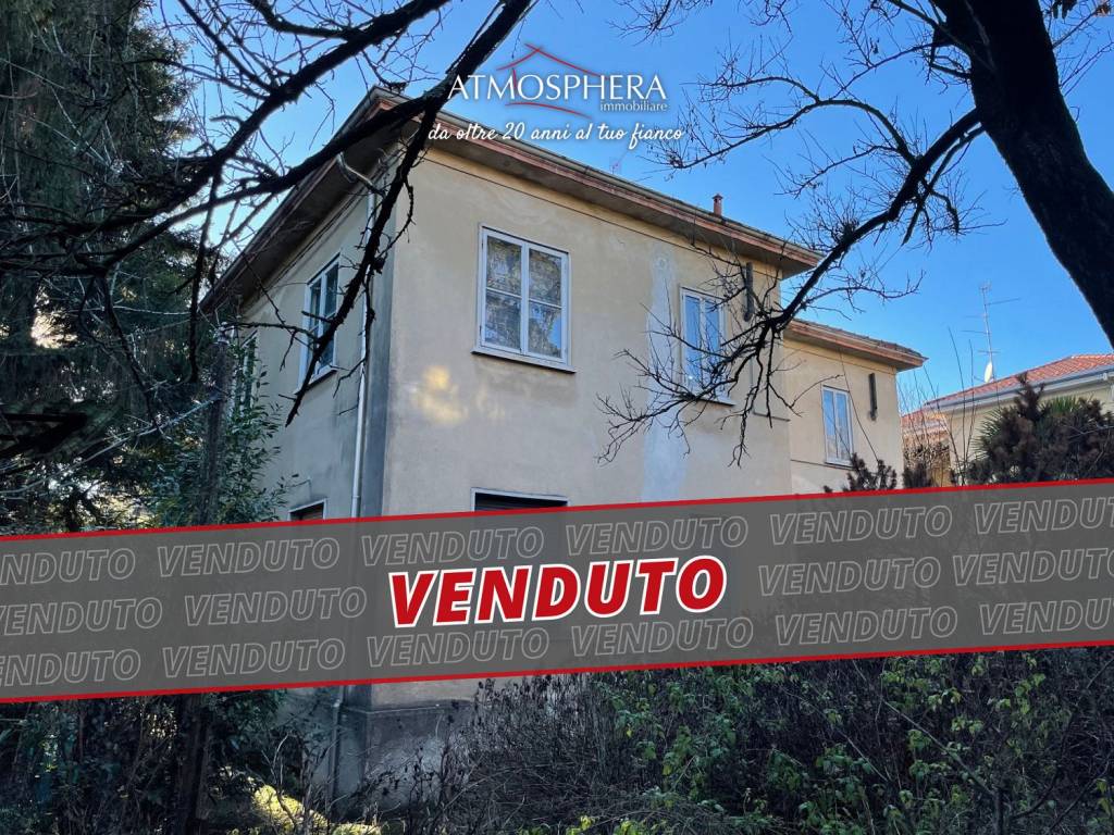 Villa Bifamiliare in vendita a Tradate viale Trento Trieste