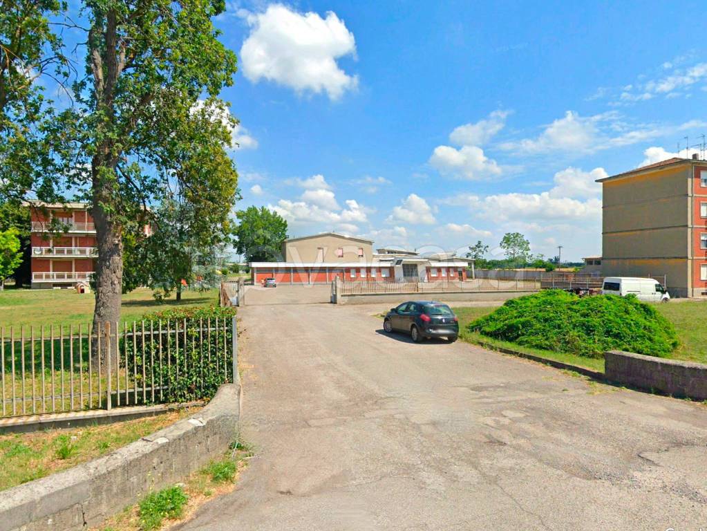 Capannone Industriale in vendita a Sarmato via Emilia Piacentina, 54