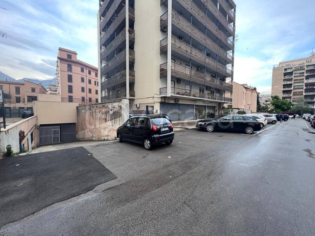 Garage in vendita a Palermo via Giacinto Carini, 14