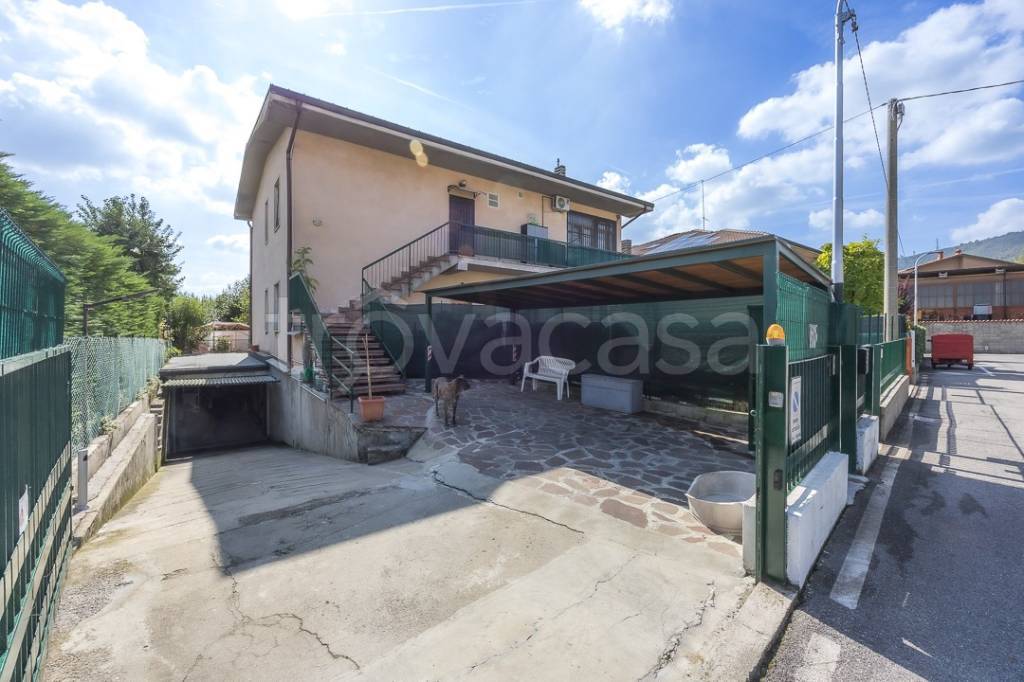 Appartamento in vendita ad Alzano Lombardo via Fratelli Licini, 15