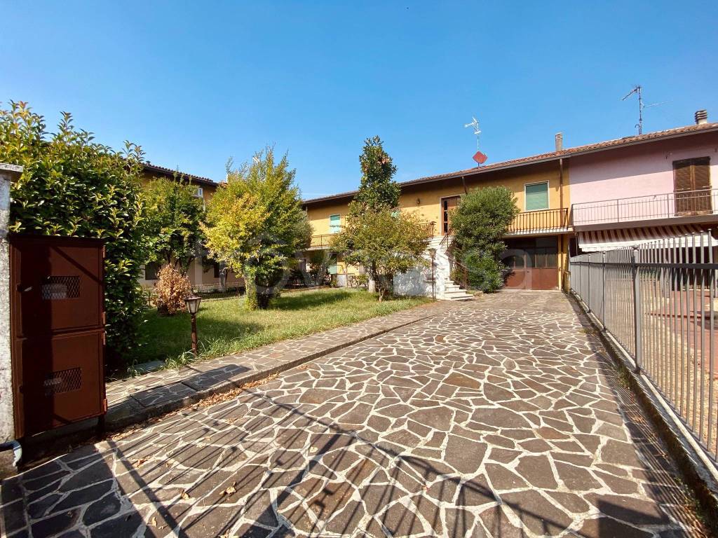 Appartamento in vendita a Montirone via Filippo Corridoni, 94