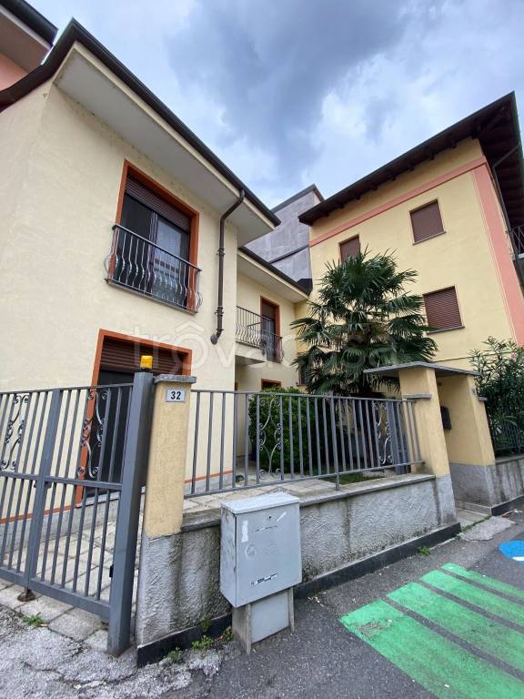 Appartamento in vendita a Cerano via Alfredo di Dio, 30