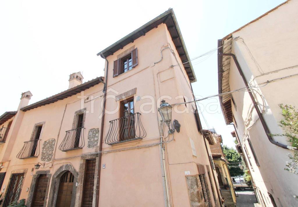 Casa Indipendente in vendita a Trevignano Romano via Umberto I, 40