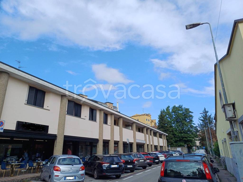 Ufficio in vendita a Cusano Milanino viale Cooperazione, 1