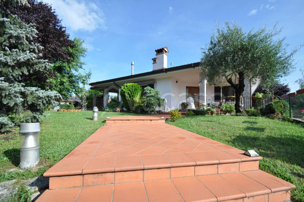 Villa in vendita a Savogna d'Isonzo via Eroi di Basovizza, 15