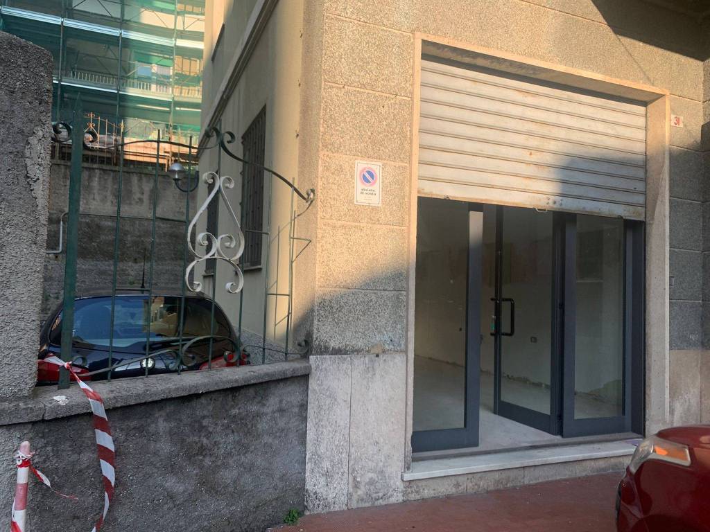 Negozio in affitto a Genova via Giovanni Arrivabene